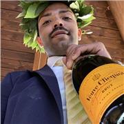 Profesor de italiano va a dar clases para adultos y niños